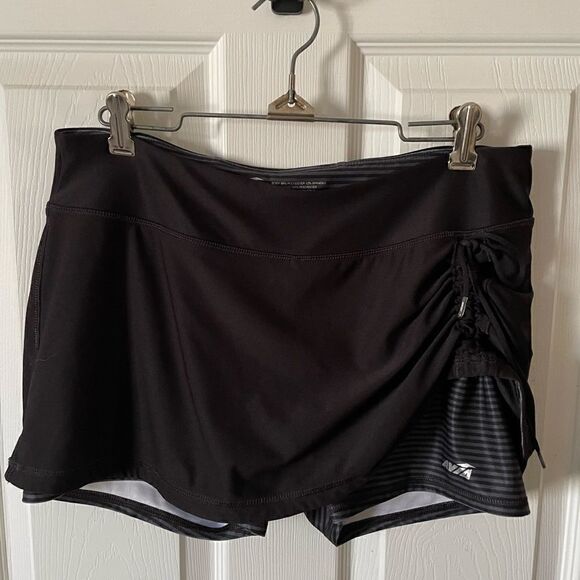 Avia black / gray skirt with built in shorts - Picture 1 of 4